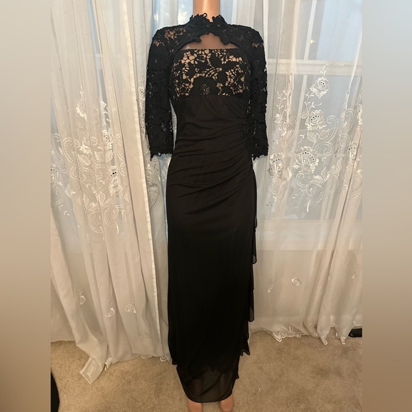Betsy Adam Elegant Black Lace Evening Gown